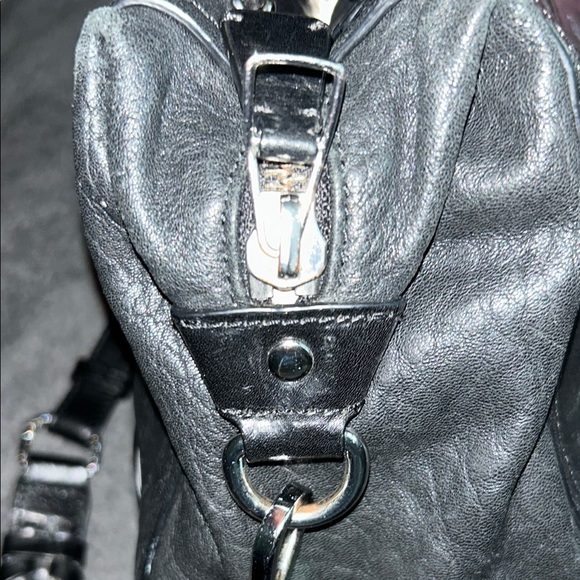 Olivia Harris Black Leather Duffel Bag with Modern Chain-Link Design - Picture 7 of 16
